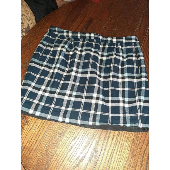 Tommy Hilfiger Dresses & Skirts - COPY - Size 18 Tommy Hilfiger Blue Off White Plaid Flannel Lined Mini Skirt